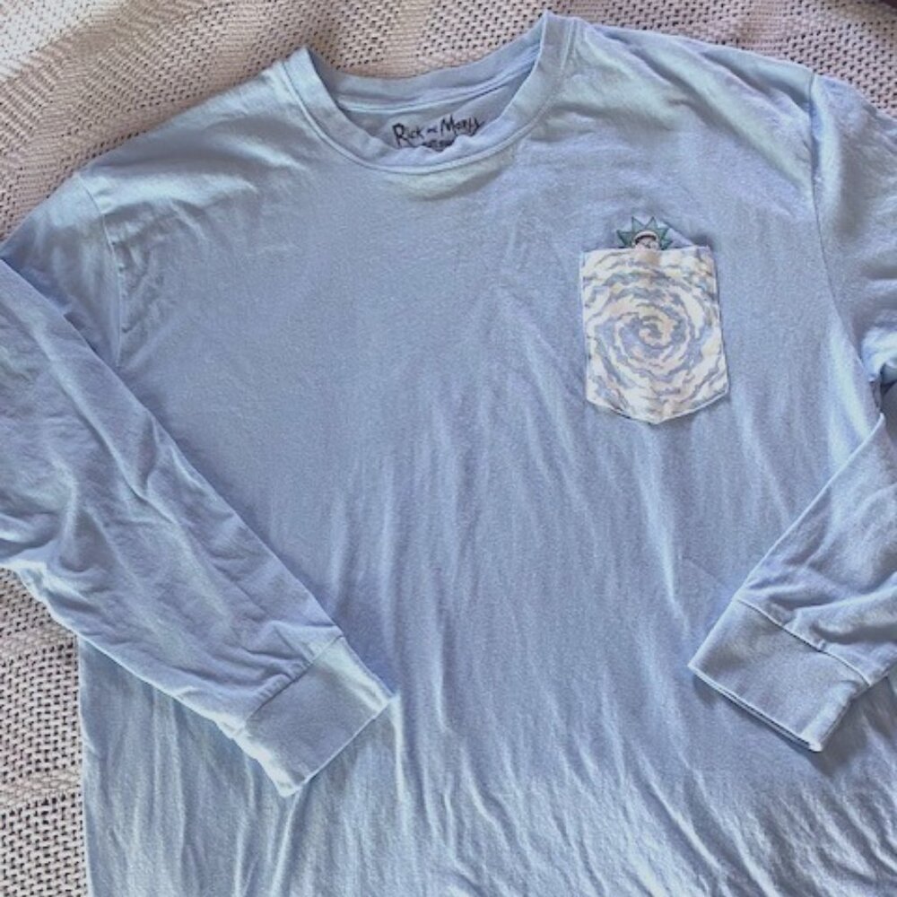 Rick and Morty Unisex size XL,  Ice Blue Long Sleeve Tee. LOOTWEAR exclusive